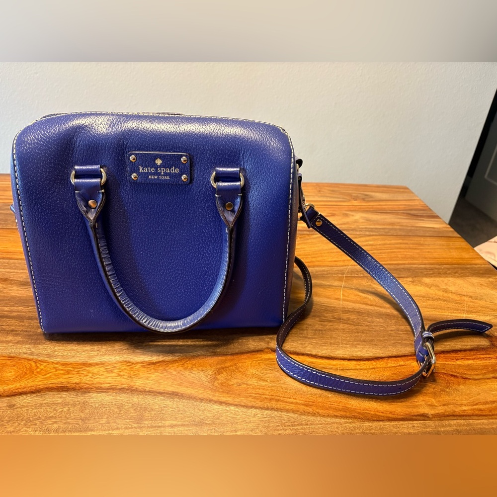 Kate Spade Wellesley Alessa
Holiday Blue Top Handle Crossbody Bag